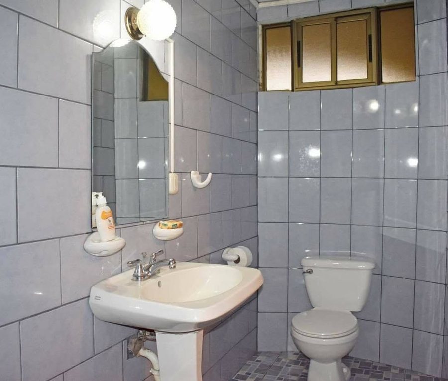 Baño de una habitación del Hostal Della Nonna